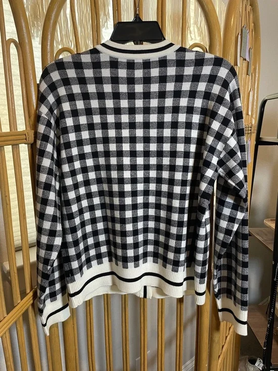 Marled Black and White Gingham V-Neck Button Cardigan - Picture 5 of 5